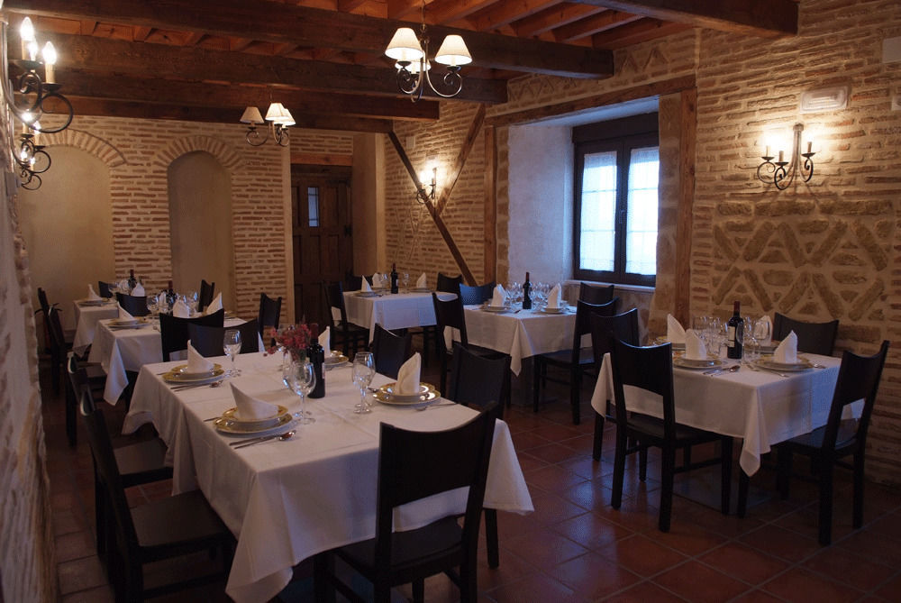 فندق La Casona De Dona Petra Villarmentero de Campos المظهر الخارجي الصورة